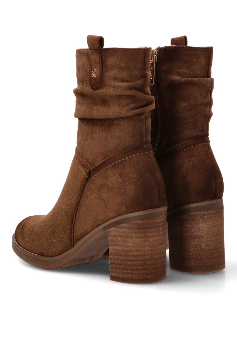 BOTIN ARRUGADO TACON MADERA SOFIA 01 11037 ETIKA MUJER MARRoN
