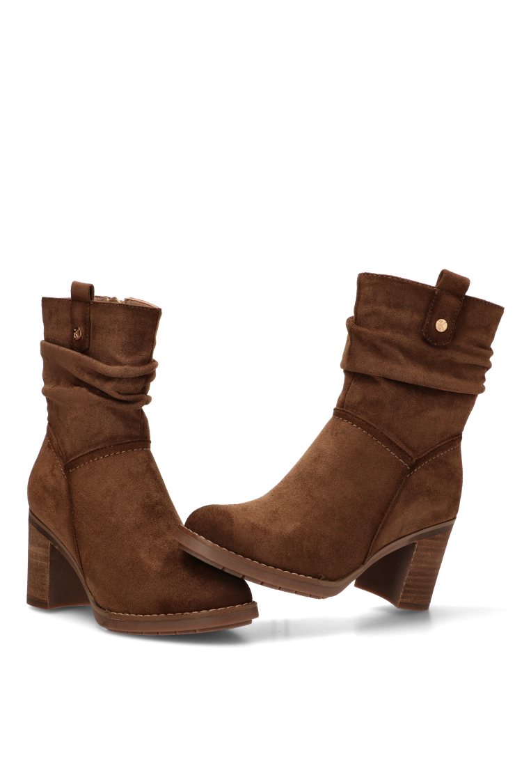 BOTIN ARRUGADO TACON MADERA SOFIA 01 11037 ETIKA MUJER MARRoN
