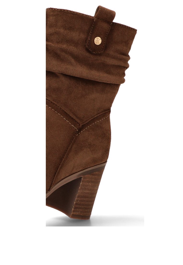 BOTIN ARRUGADO TACON MADERA SOFIA 01 11037 ETIKA MUJER MARRoN