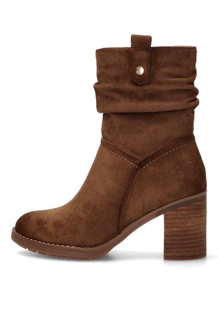 BOTIN ARRUGADO TACON MADERA SOFIA 01 11037 ETIKA MUJER MARRoN