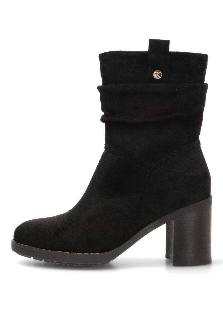 BOTIN ARRUGADO TACON MADERA SOFIA 01 11037 ETIKA MUJER NEGRO